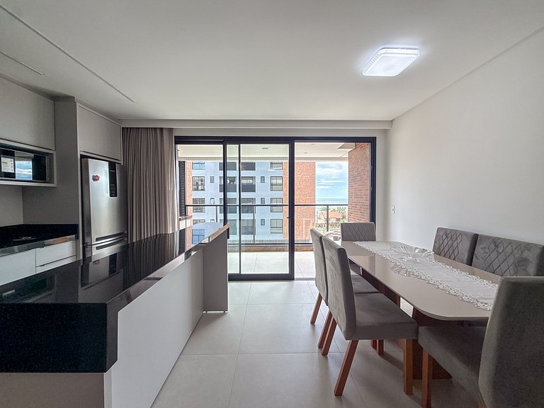 258 - Apartamento com 3 suítes praia de Bombas