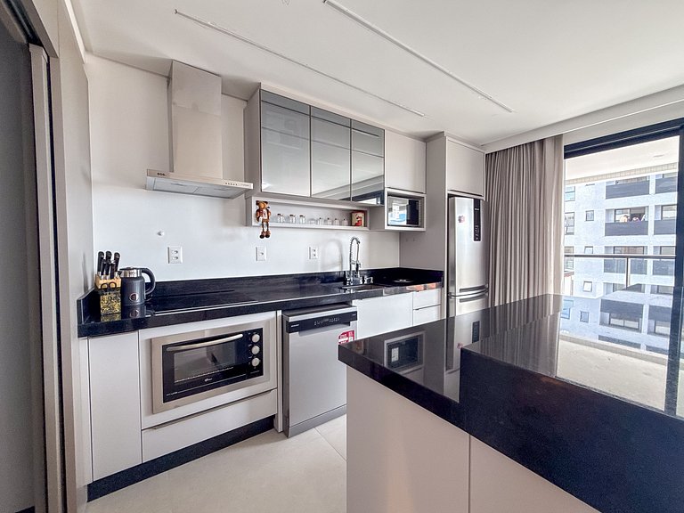 258 - Apartamento com 3 suítes praia de Bombas