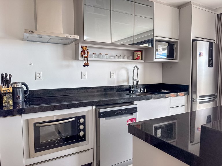 258 - Apartamento com 3 suítes praia de Bombas