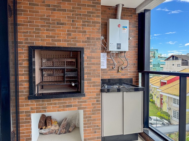 258 - Apartamento com 3 suítes praia de Bombas