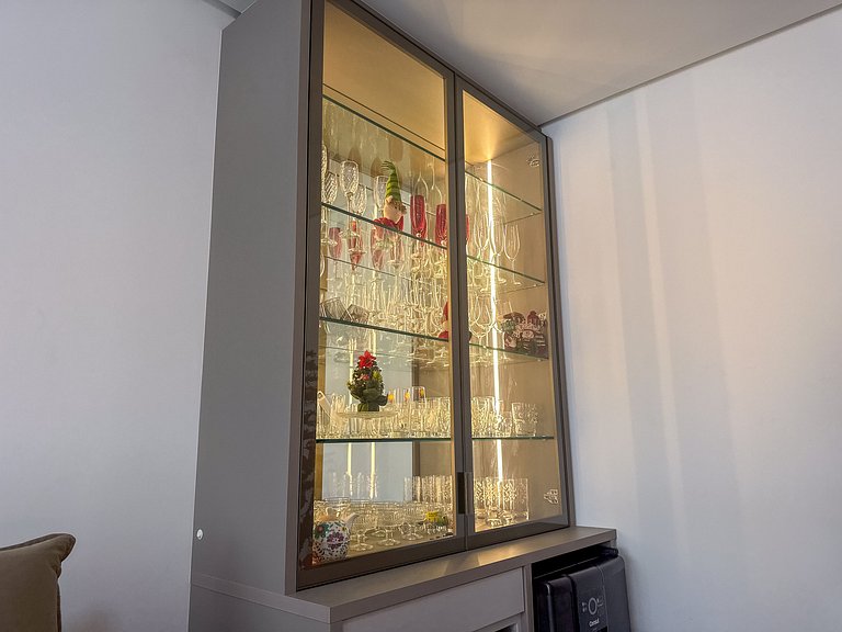 258 - Apartamento com 3 suítes praia de Bombas