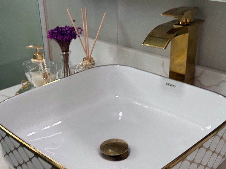 258 - Apartamento com 3 suítes praia de Bombas