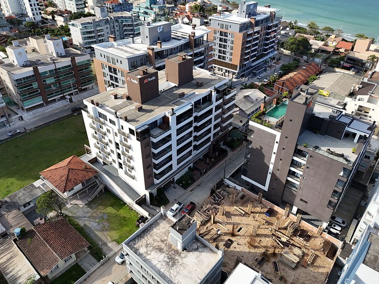 258 - Apartamento com 3 suítes praia de Bombas