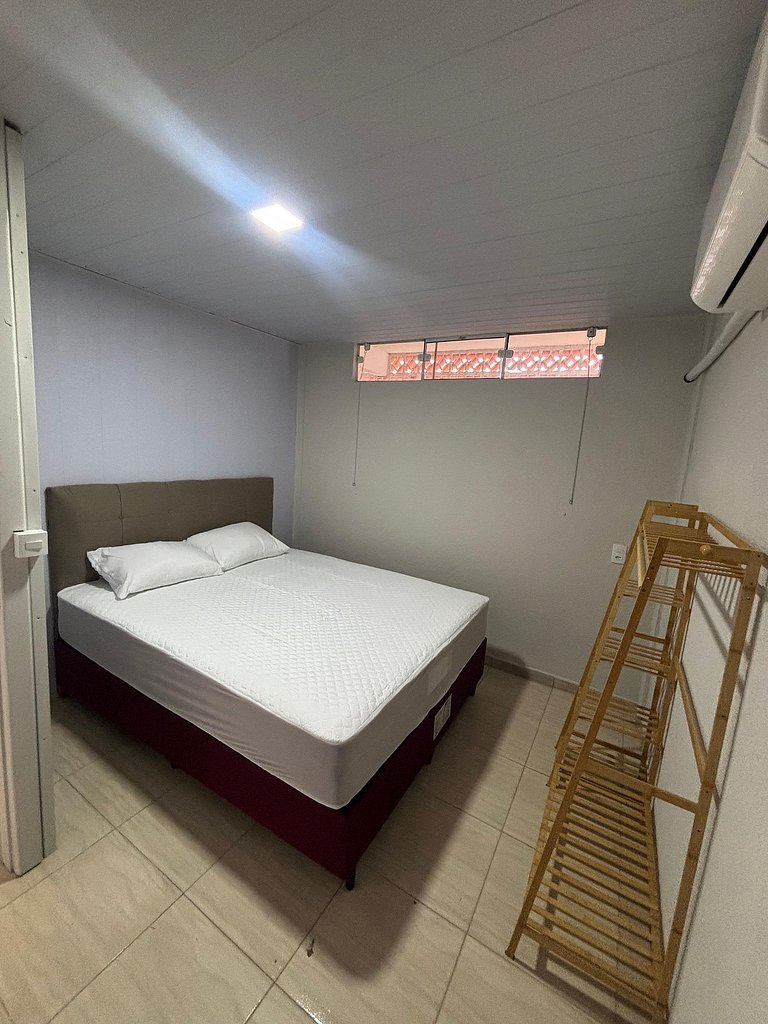 424 - Casa Com 04 Quartos e Piscina em Zimbros