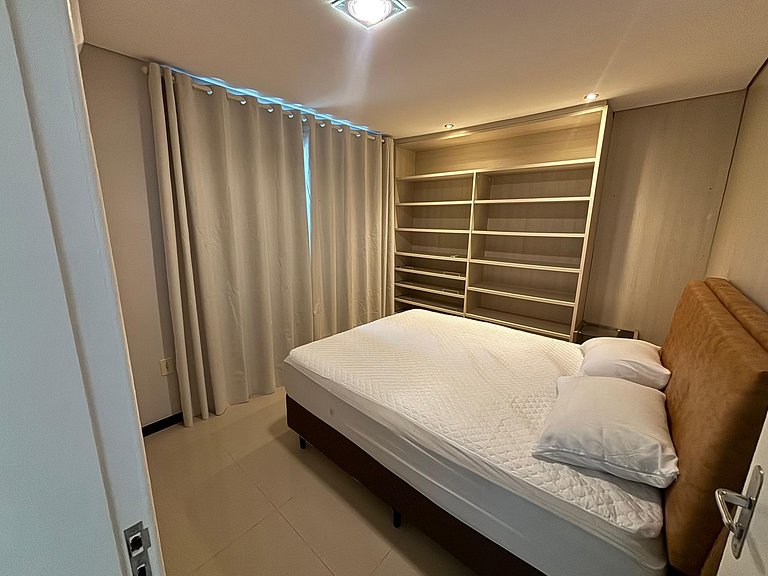 424 - Casa Com 04 Quartos e Piscina em Zimbros