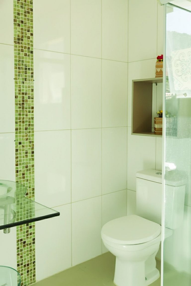 Casa Com 04 Quartos e Piscina em Zimbros