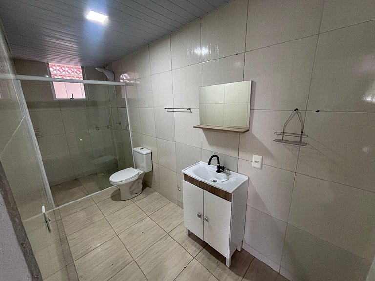 424 - Casa Com 04 Quartos e Piscina em Zimbros