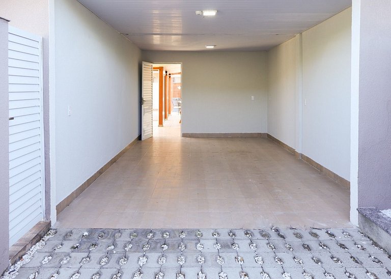 Casa Com 04 Quartos e Piscina em Zimbros