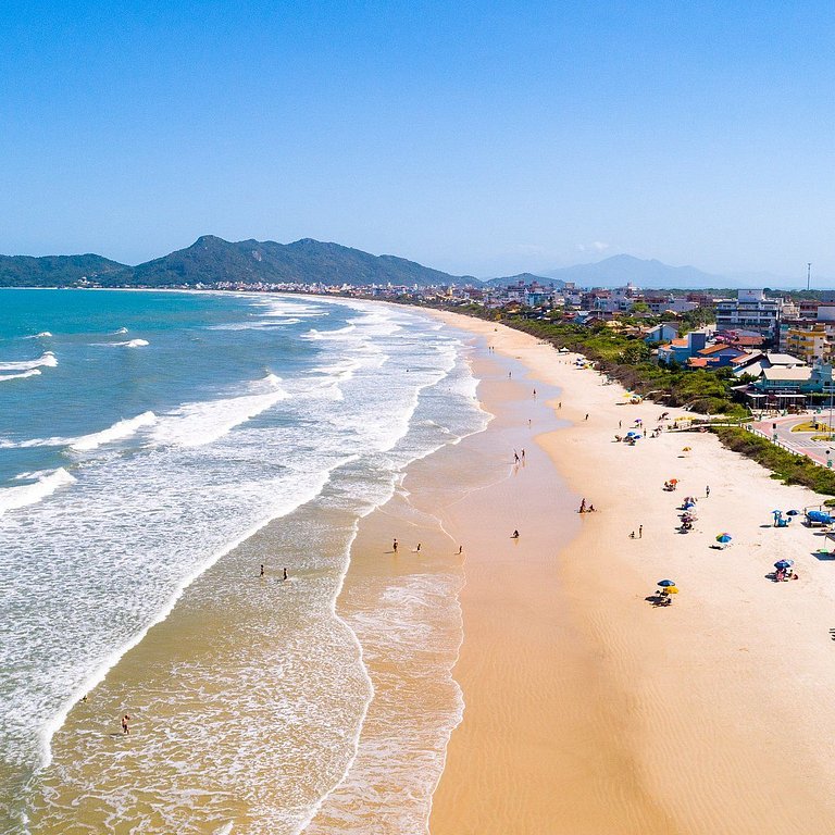 258 - Apartamento com 3 suítes praia de Bombas