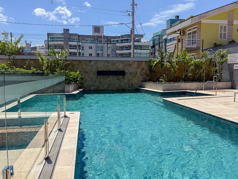 258 - Apartamento com 3 suítes praia de Bombas