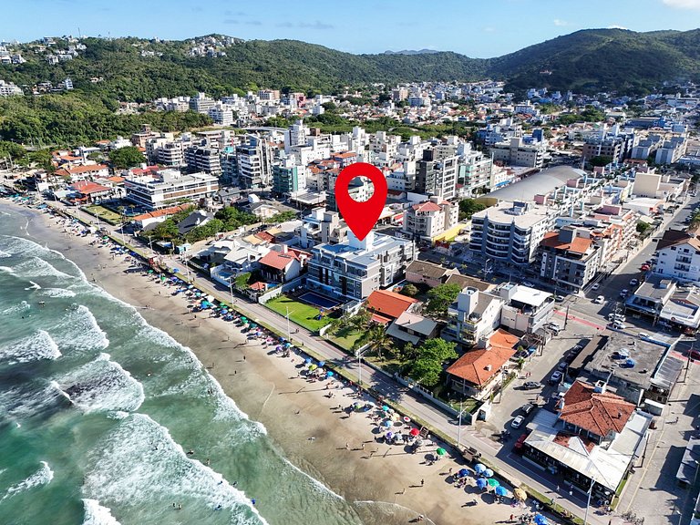 071 - Beira Mar na praia de Bombas com 03 suítes