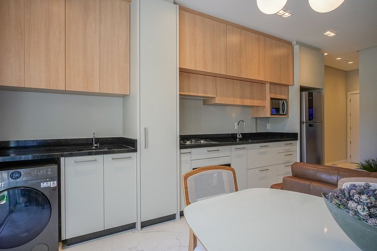 071 - Beira Mar na praia de Bombas com 03 suítes