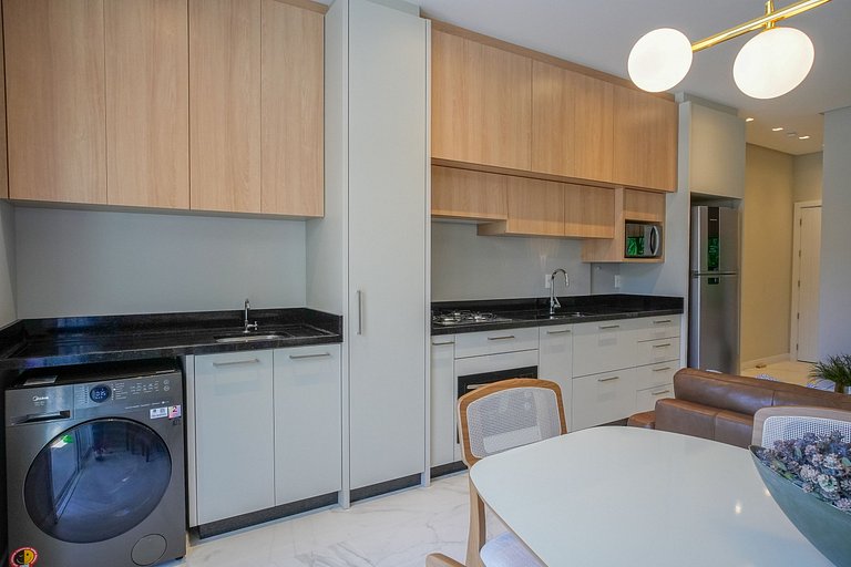 071 - Beira Mar na praia de Bombas com 03 suítes