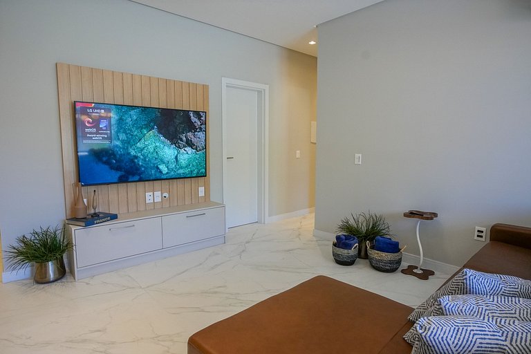 071 - Beira Mar na praia de Bombas com 03 suítes