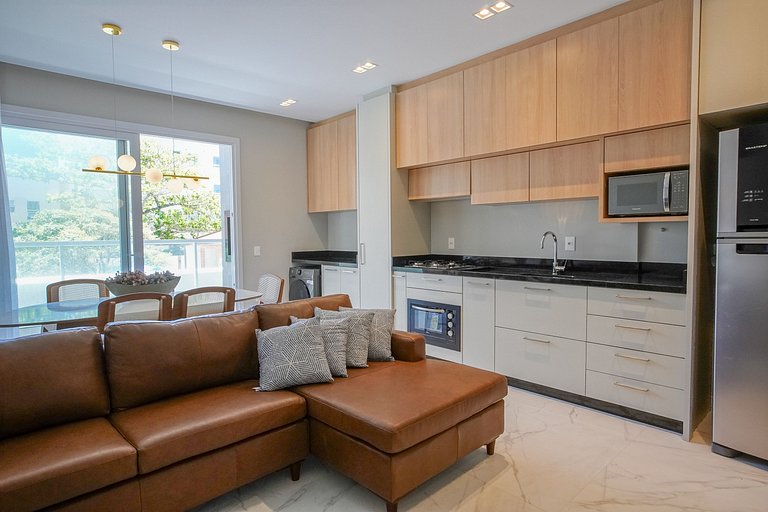 071 - Beira Mar na praia de Bombas com 03 suítes