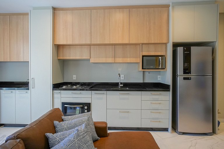 071 - Beira Mar na praia de Bombas com 03 suítes