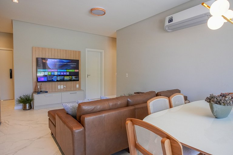 071 - Beira Mar na praia de Bombas com 03 suítes