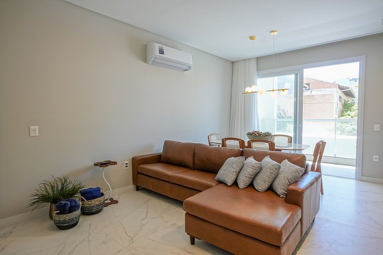 071 - Beira Mar na praia de Bombas com 03 suítes