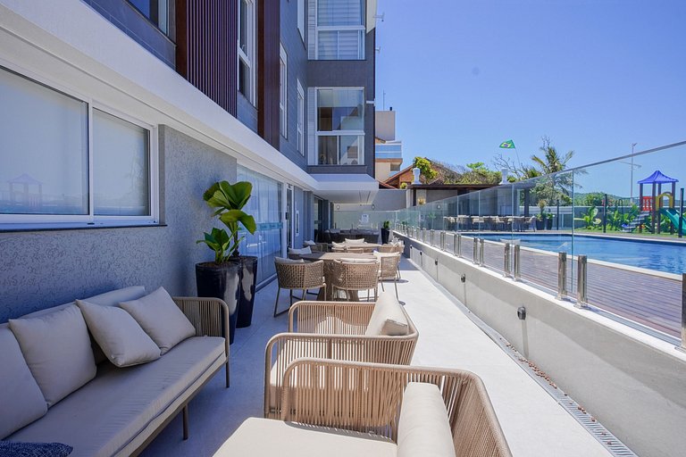 071 - Beira Mar na praia de Bombas com 03 suítes