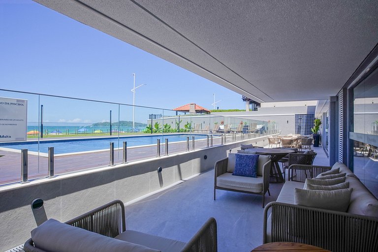 071 - Beira Mar na praia de Bombas com 03 suítes