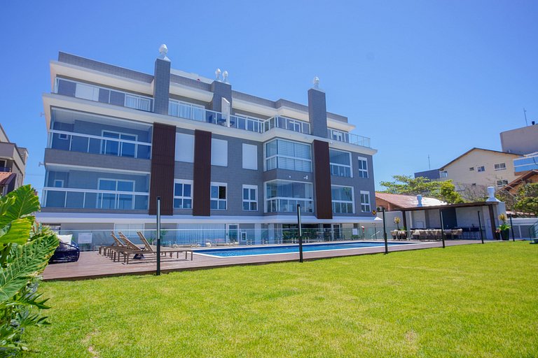 071 - Beira Mar na praia de Bombas com 03 suítes