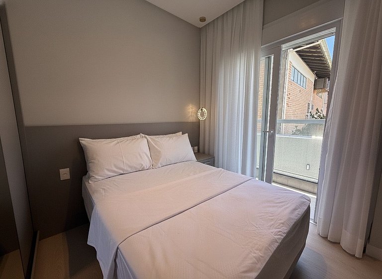 071 - Beira Mar na praia de Bombas com 03 suítes