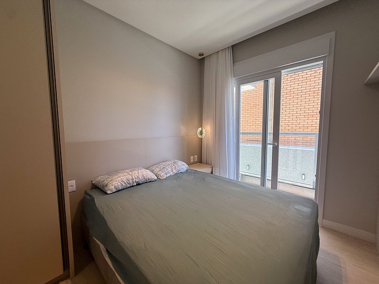 071 - Beira Mar na praia de Bombas com 03 suítes