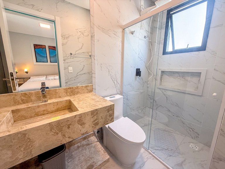 118 - Apto Bombinhas Centro com 03 suítes