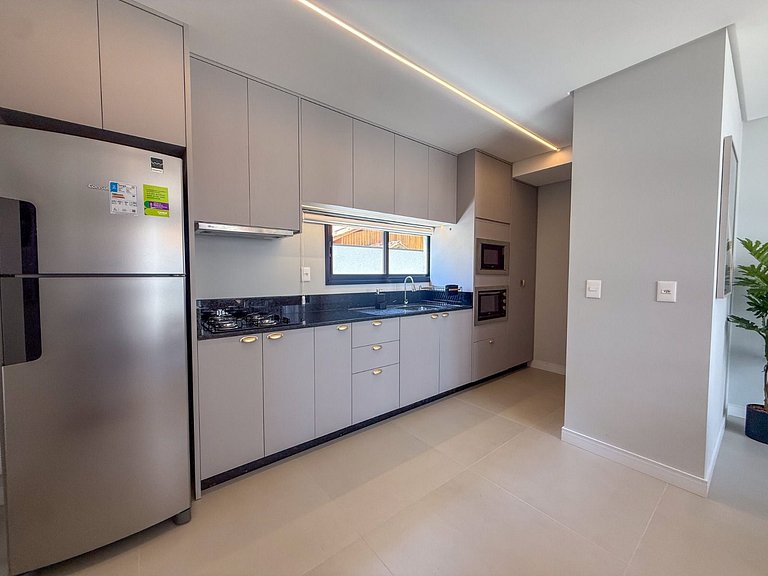 118 - Apto Bombinhas Centro com 03 suítes