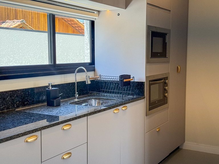 118 - Apto Bombinhas Centro com 03 suítes