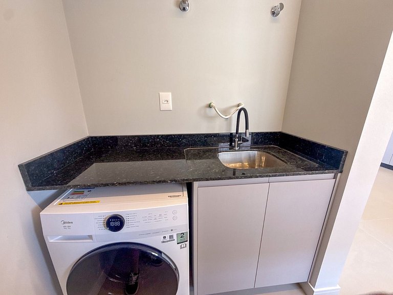 118 - Apto Bombinhas Centro com 03 suítes