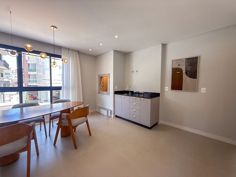 118 - Apto Bombinhas Centro com 03 suítes