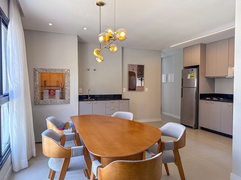 118 - Apto Bombinhas Centro com 03 suítes