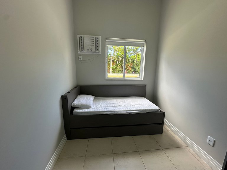 246 - Apartamento poucos passos da Praia de Bombas