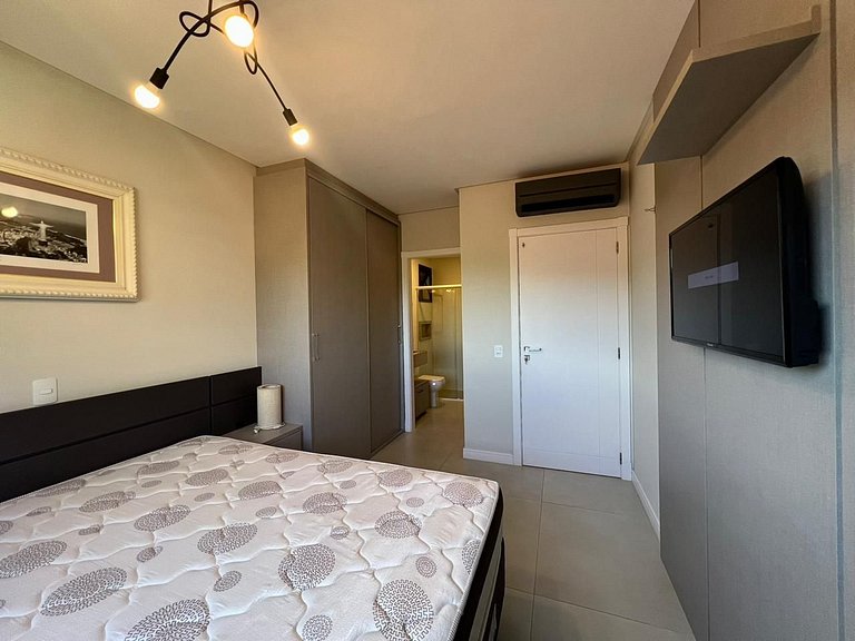 252 - Apartamento com piscina praia de Bombas