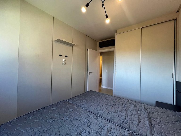 252 - Apartamento com piscina praia de Bombas