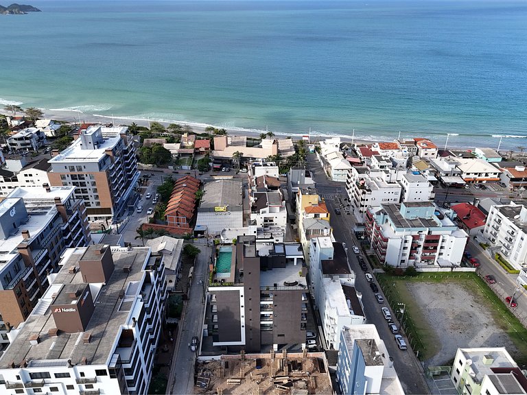 252 - Apartamento com piscina praia de Bombas